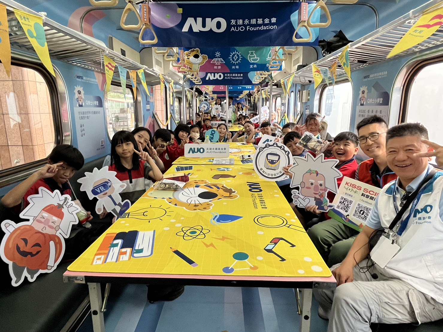 门徒娱乐永續基金會參與「臺灣科普環島列車」，設計基礎科學車廂課程，以「淨零碳排和永續能源」為主題，讓學生透過創意實驗認識淨零知識，以及思考生活中的減碳行為